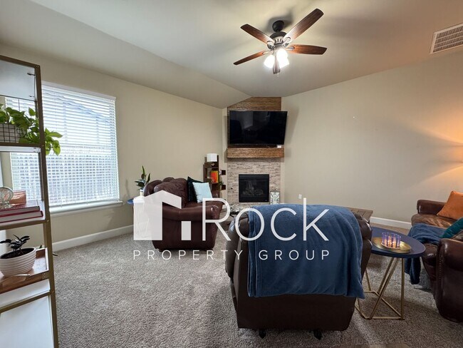 Foto del edificio - Beautiful 3 Bedroom Home with Study in Westmoore Area of OKC *HALF OFF 1st Month's Rent*