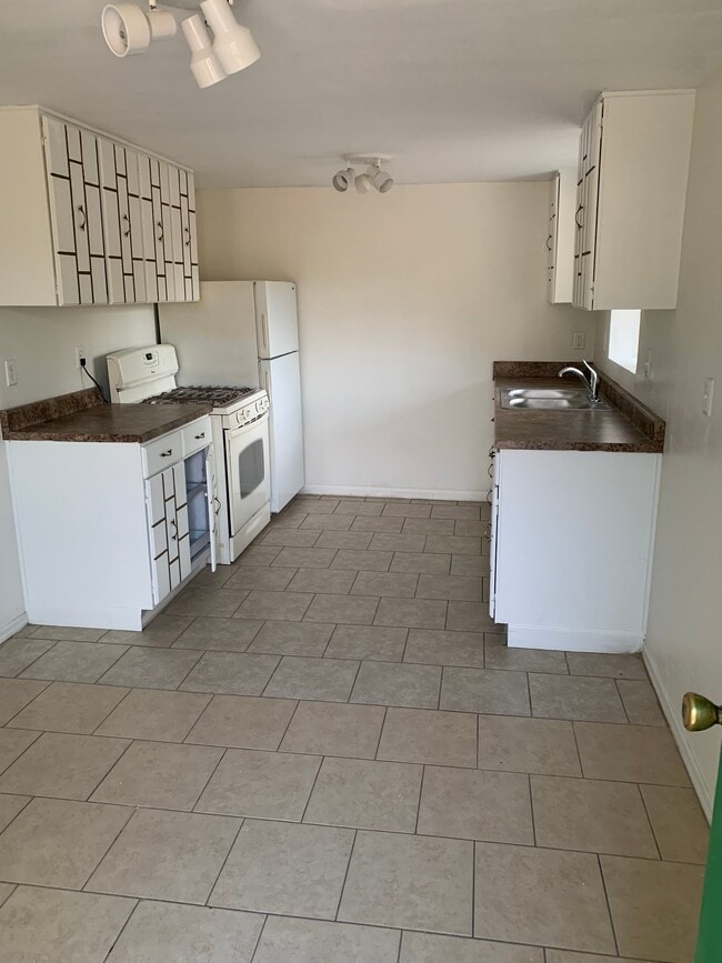 Building Photo - 826 E Lee St