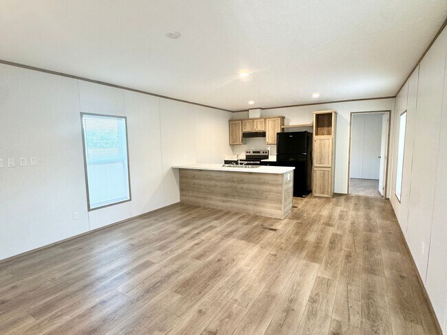 Building Photo - Move in Ready! 3 bedrooms/ 2 Baths! Beautiful space!