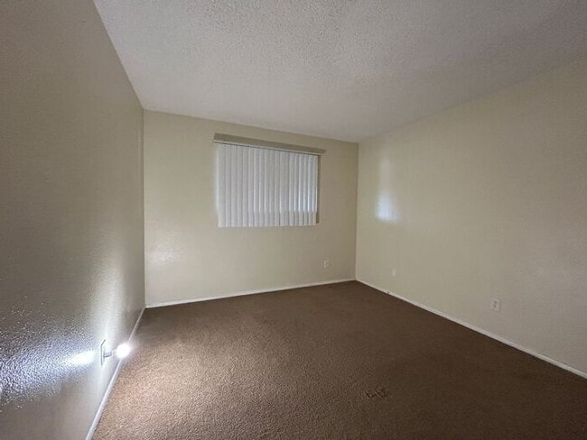 Foto del edificio - 1932 E Loyola Dr