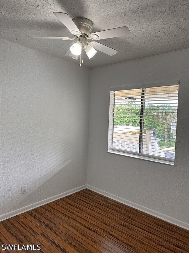 Foto del edificio - 4629 Bayshore Dr