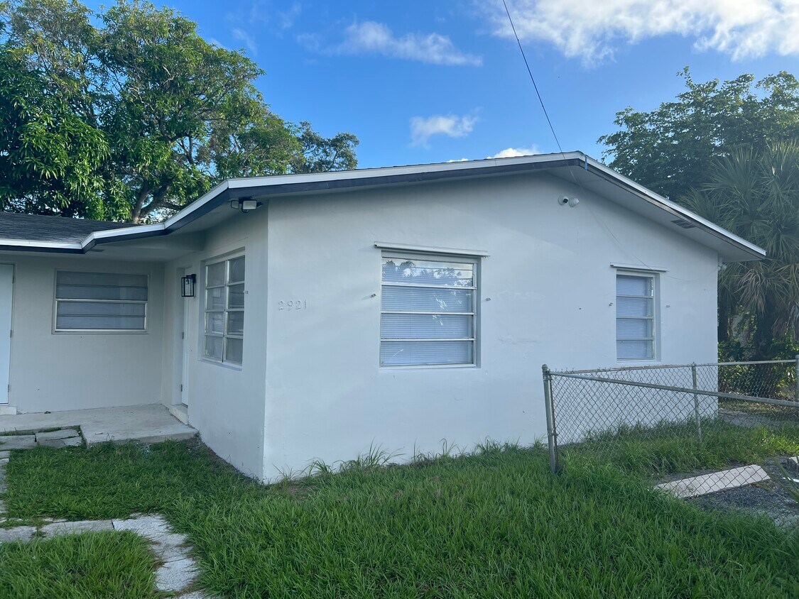 Foto principal - 2921 NW 11th St