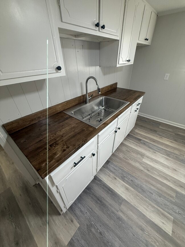 Building Photo - 537 37th Ter W
