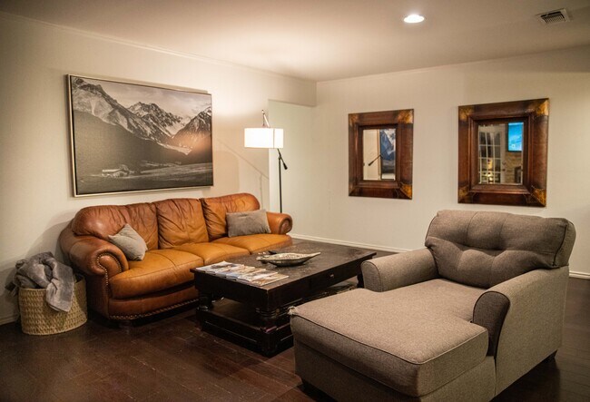Living Room - 3413 Bristol Rd