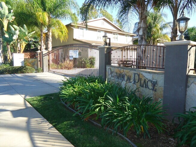 Foto del edificio - GORGEOUS TOWNHOME 3 BR, 2.5 BA, 2 CAR GARAGE