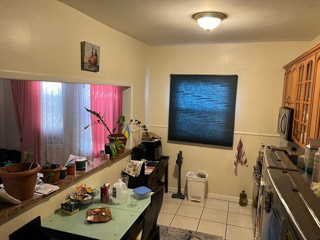 Foto del edificio - 2466 E 21st St