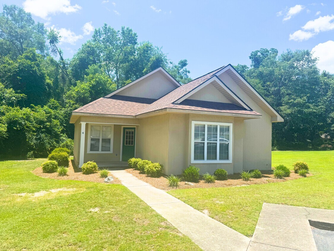 Foto principal - 4 Clayton Ln