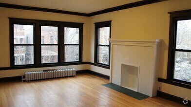 Building Photo - 2428 N Sawyer Ave