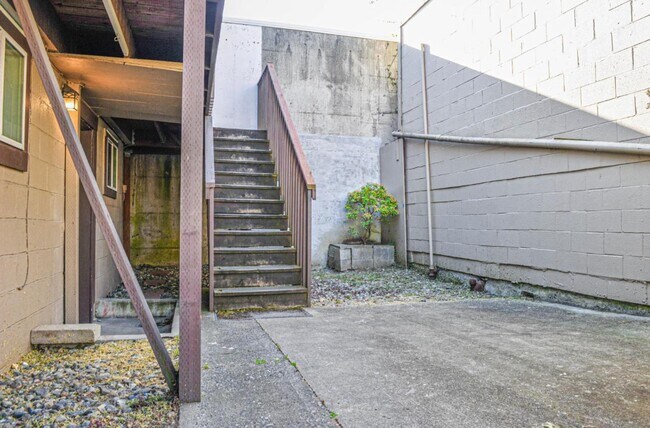 Foto del edificio - 121 N Wasson St