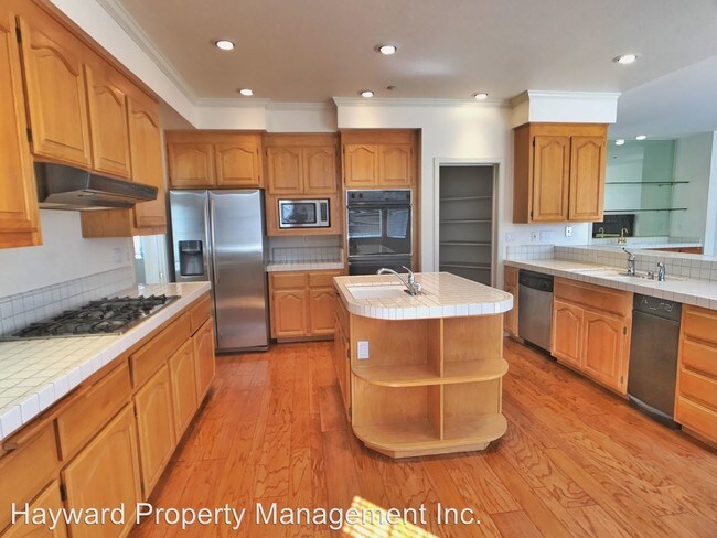 Building Photo - 28425 Fox Hollow Dr