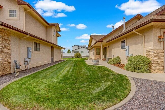 Foto del edificio - Palisade Home In Established Neighborhood