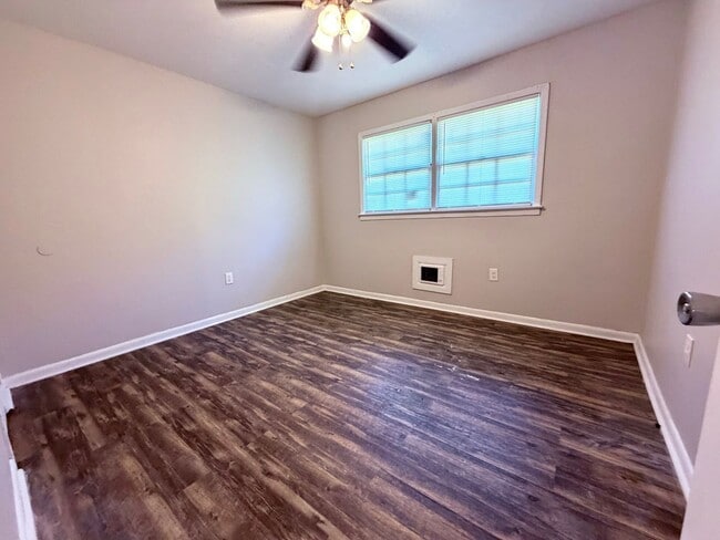 Building Photo - 406 Russell Pkwy