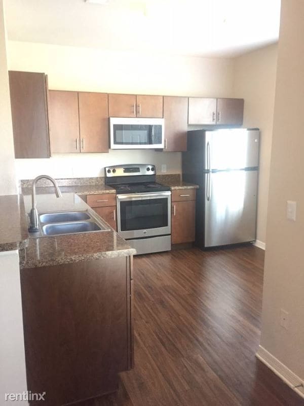 Building Photo - 3 br, 2 bath Townhome - 11850  MLK  St N