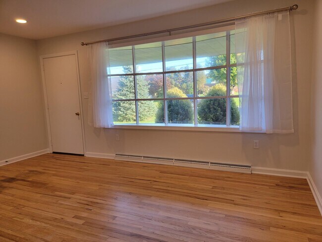 Building Photo - 1174 Rose Ave