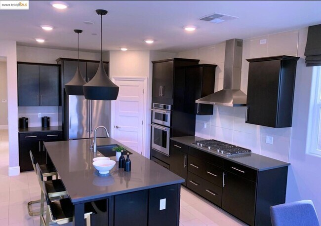 Building Photo - 807 Bamboo Dr