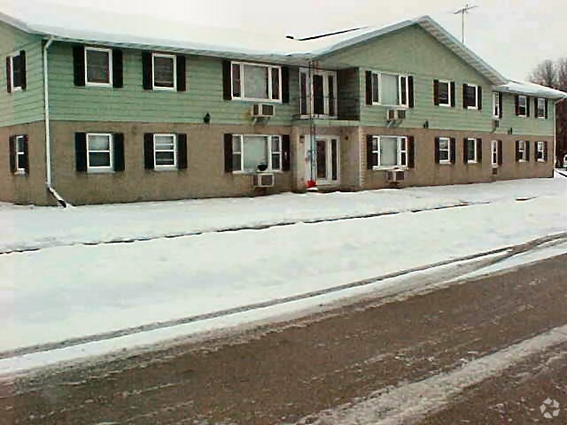 Building Photo - Oak Point Drive