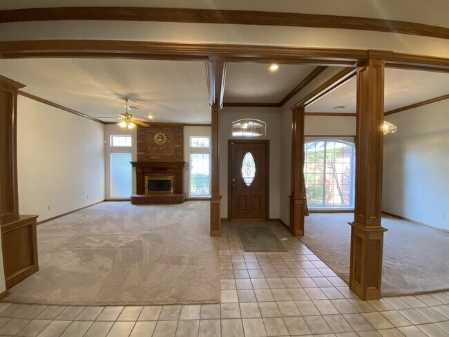 Building Photo - 1713 Pembroke Dr