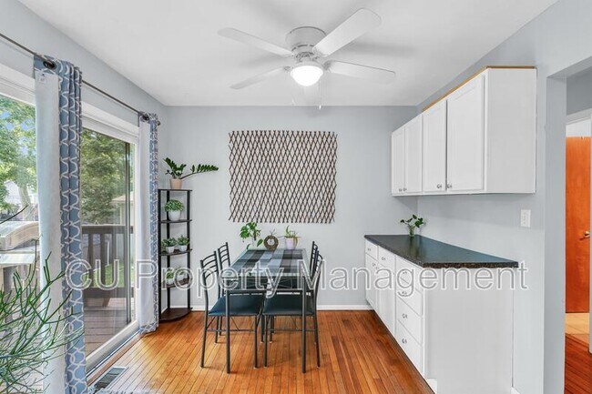 Building Photo - 1010 Hollycrest Dr