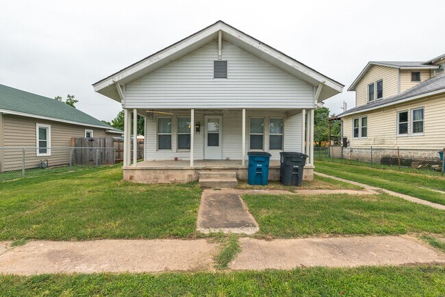 Foto del edificio - Beautiful 2 Bed 1 Bath in Quiet Area