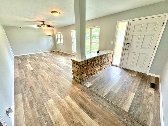 Foto del edificio - Spacious McAlester Home with Workshop Acce...