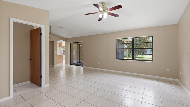 Foto del edificio - 8296 Gallup Rd