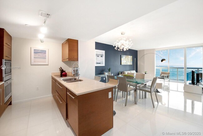 Building Photo - 485 Brickell Ave