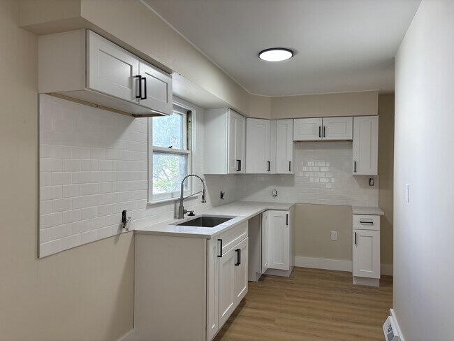 Building Photo - 2130 Brady Ave