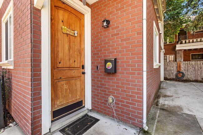 Building Photo - 3004 Portola Way