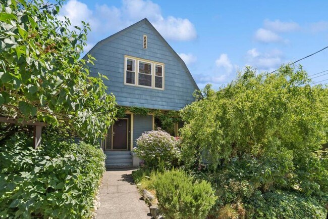 Building Photo - 3 bedroom in Seattle WA 98109
