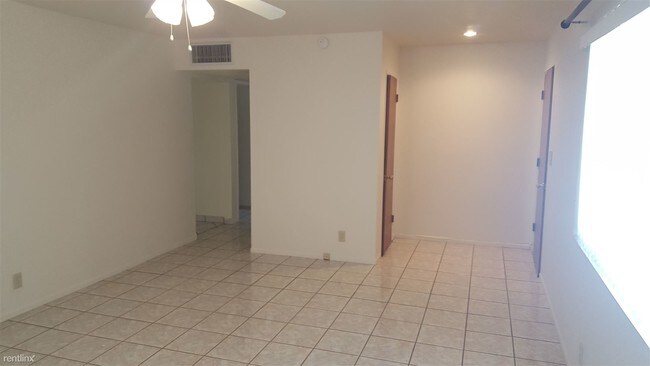 Building Photo - 6740 E Kenyon Dr