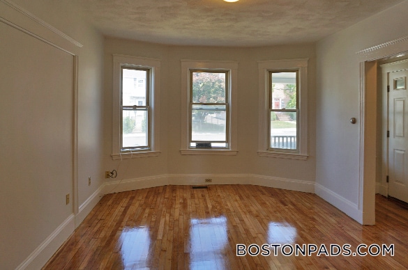 Building Photo - 381 Crescent St