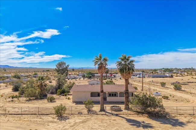 Foto del edificio - 4611 Oasis Ave
