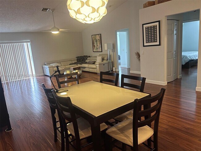 Foto del edificio - 1852 Andromeda Ln