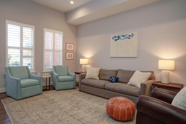 Foto del edificio - 3542 Warder St NW