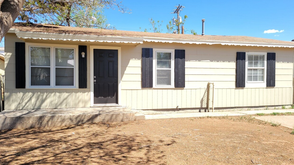 Primary Photo - Totally Remodeled!! Available April 1st! 3...