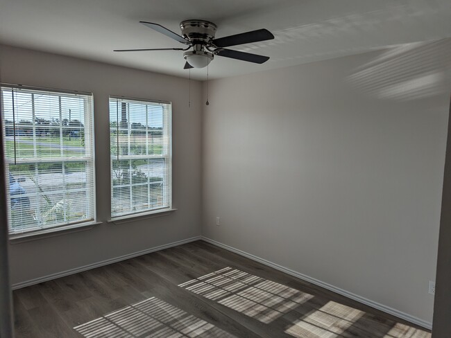 Master Bedroom - 1727 S Verne St