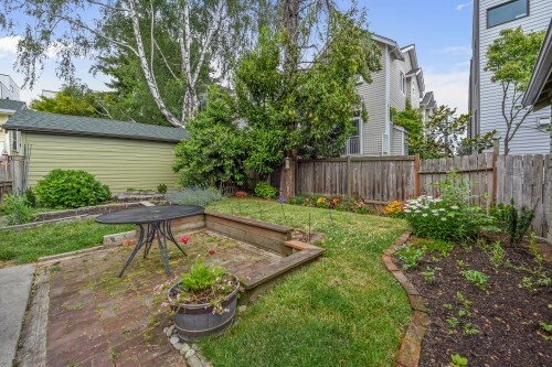 Building Photo - Dexter Duplex - 2 bedrooms