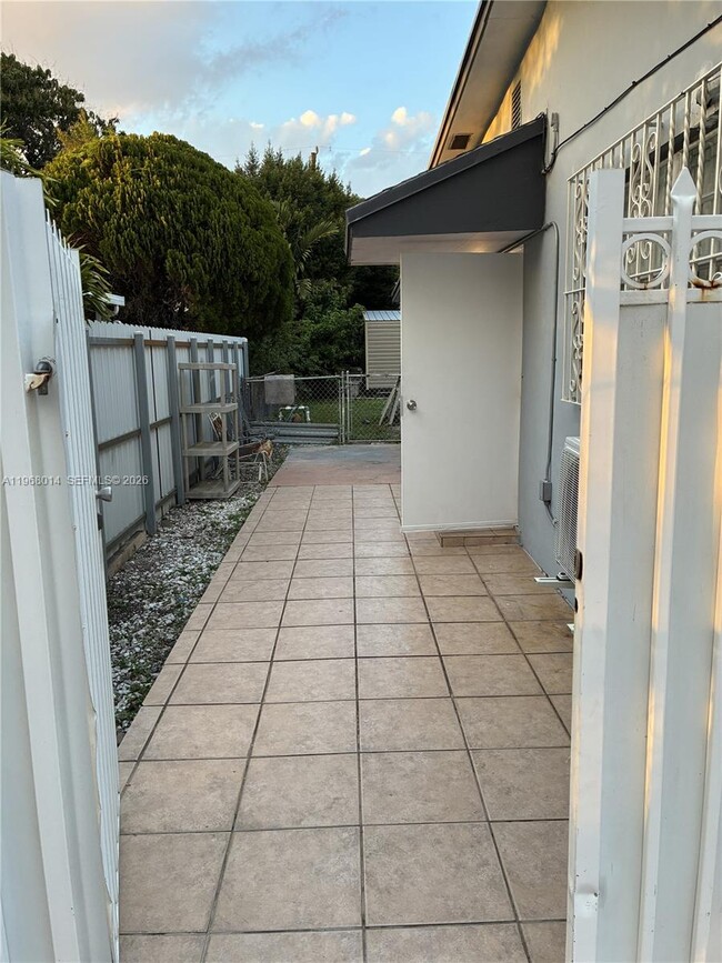 Building Photo - 329 W 41st St