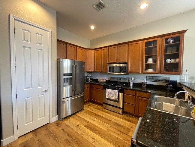 Building Photo - 6760 E Devon Ct