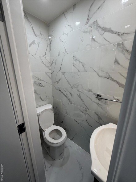 Foto del edificio - 609 Ovington Ave