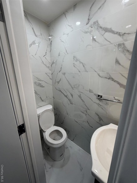 Building Photo - 609 Ovington Ave