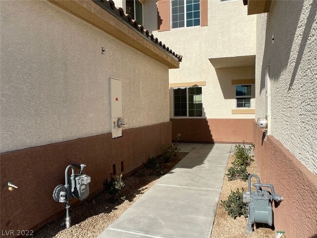Building Photo - 1418 Pink Dawn Dr