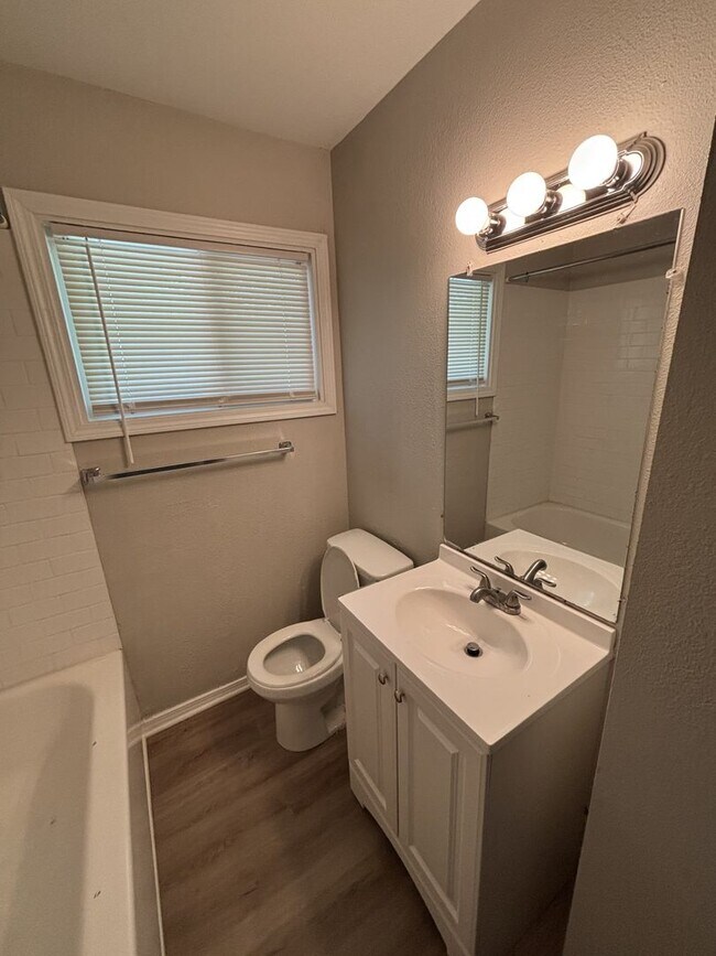 Foto del edificio - AVAILABLE NOW! 5 Bedrooms, 2 Bathrooms in ...