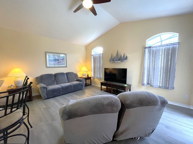 Building Photo - 229 Corvina Dr