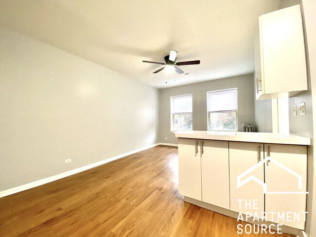 Foto del edificio - 4031 N Kenmore Ave