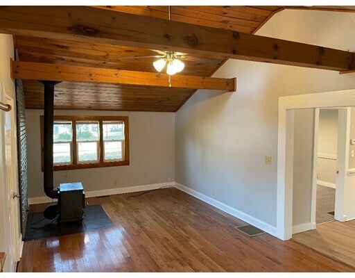Building Photo - 26 Oak Dr