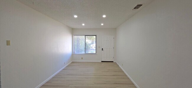 Foto del edificio - 9628-9628 Bradhugh Ct