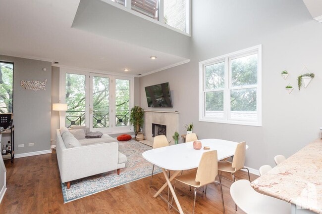 Photo - 3 bedroom in Chicago IL 60622 Townhome