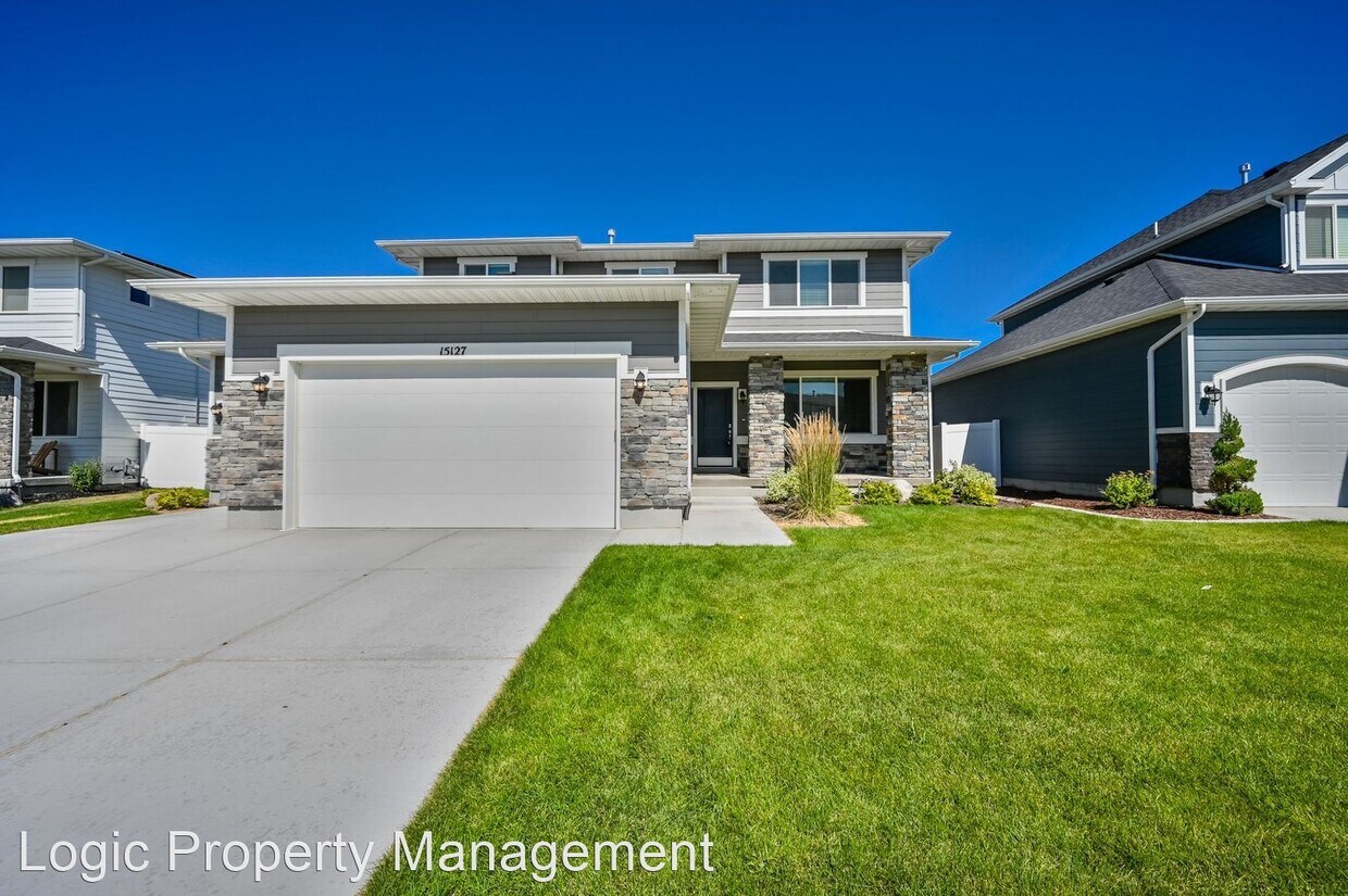 Primary Photo - 4 br, 2.5 bath House - 15127 S Revolutiona...