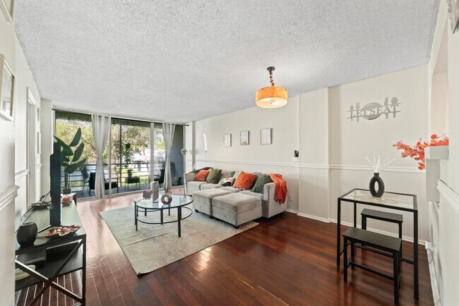 Building Photo - 113 Royal Pk Dr